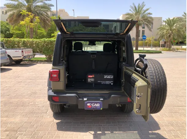 Car image 16