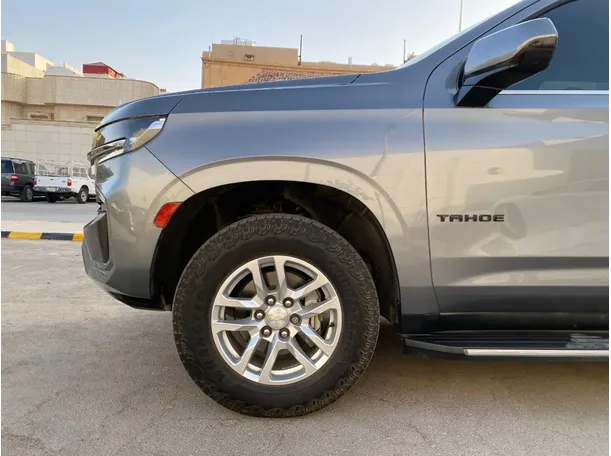 Car image 9