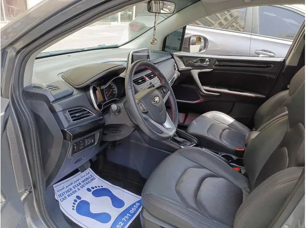 Car image 12