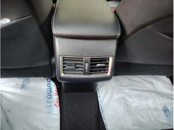 Car image 32
