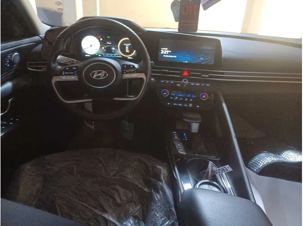 Car image 16