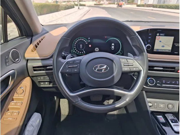 Car image 19