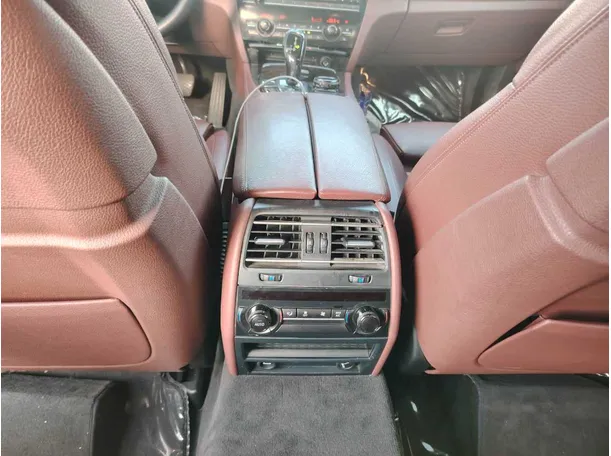 Car image 36