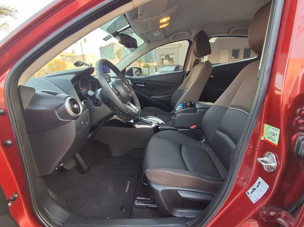 Car image 12