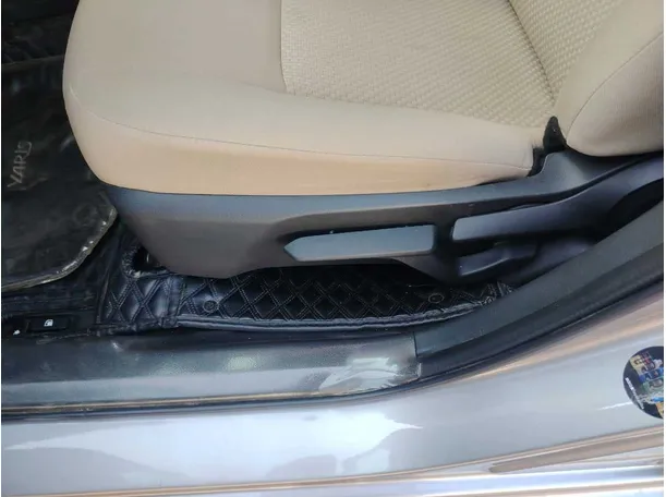 Car image 35