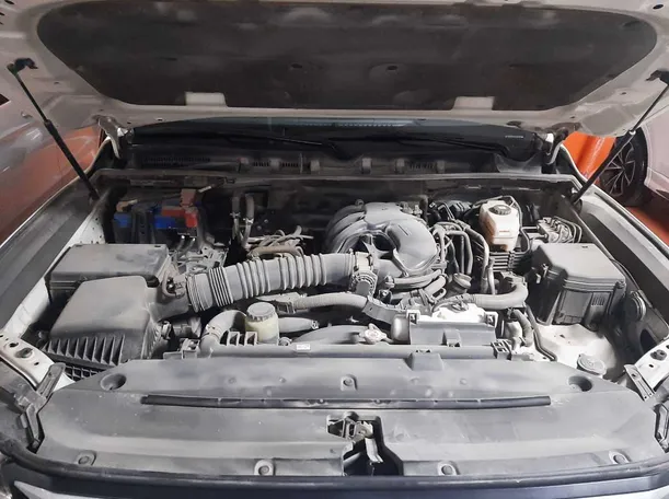 Car image 19