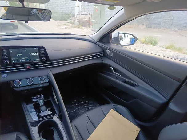 Car image 32