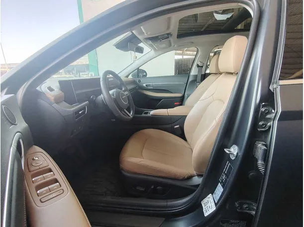 Car image 13