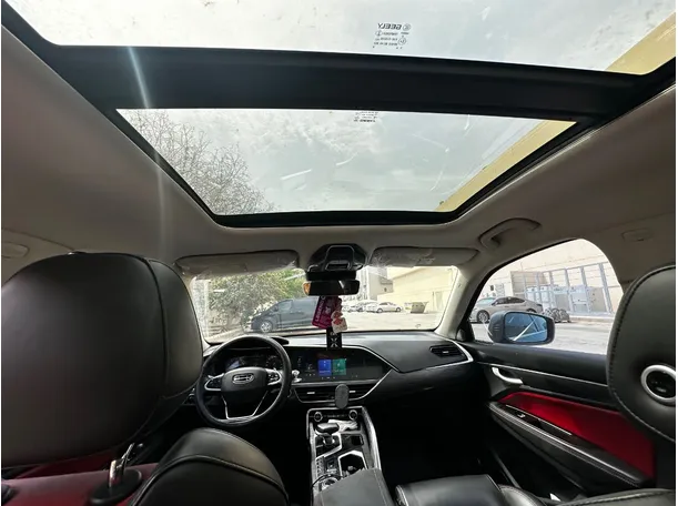 Car image 13