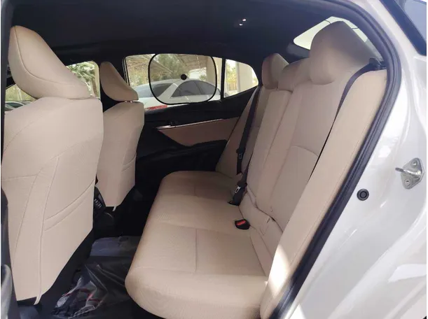 Car image 17