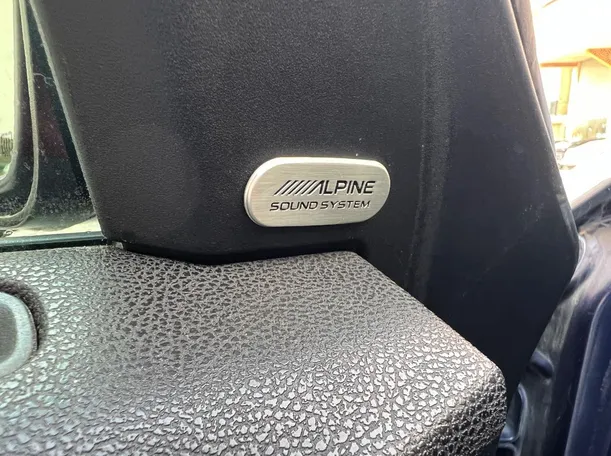 Car image 25