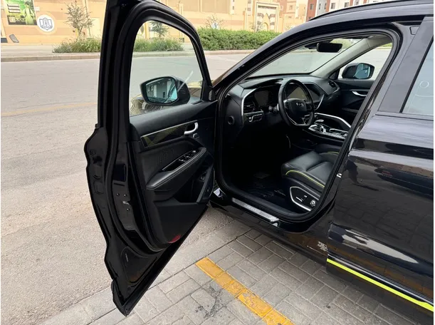 Car image 10