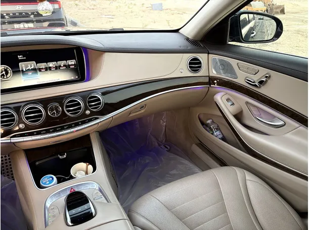 Car image 19