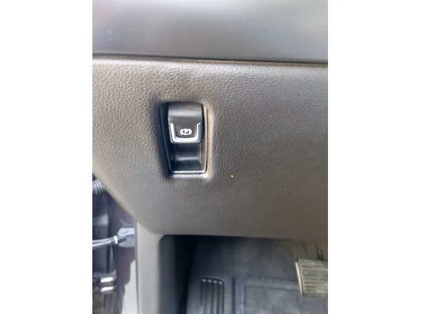 Car image 34