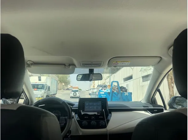 Car image 14