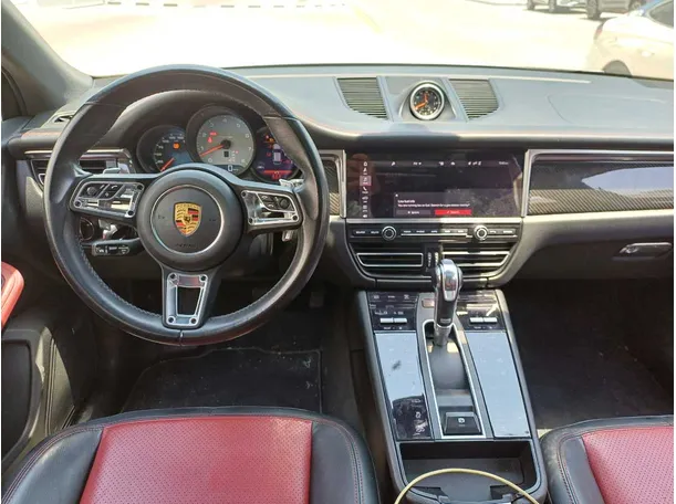 Car image 17