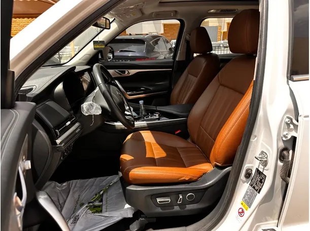 Car image 12