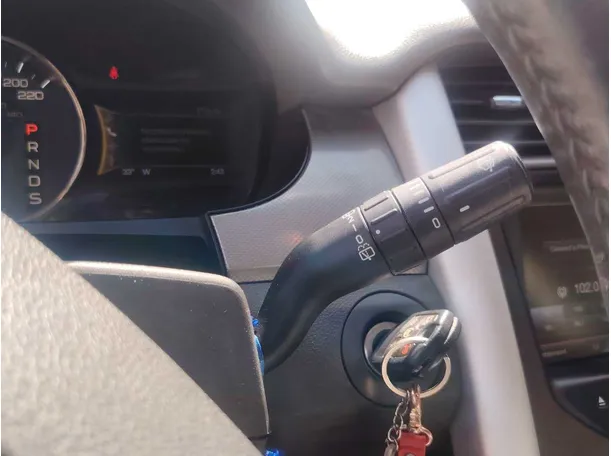 Car image 24
