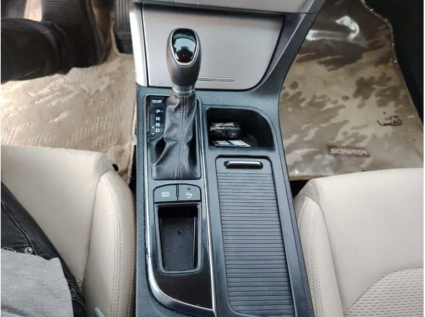 Car image 26