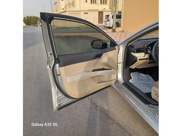 Car image 29