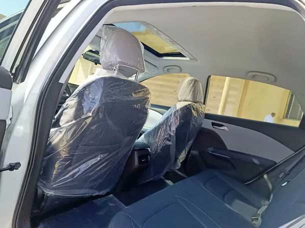 Car image 18