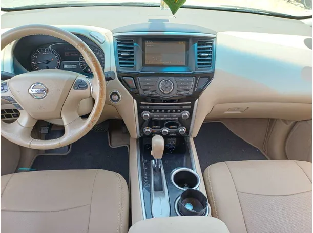 Car image 18
