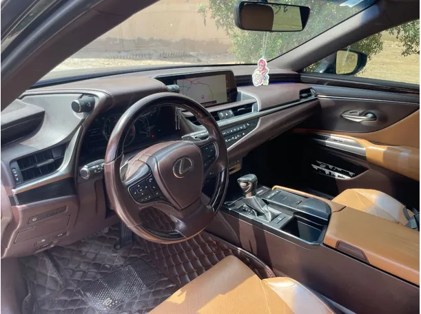 Car image 11