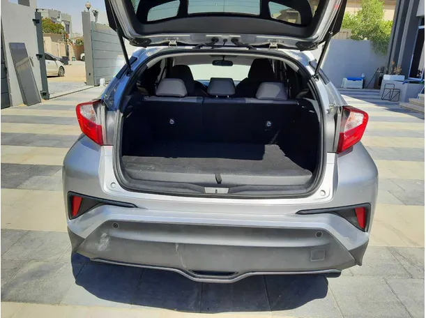 Car image 19