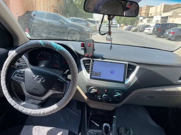 Car image 19