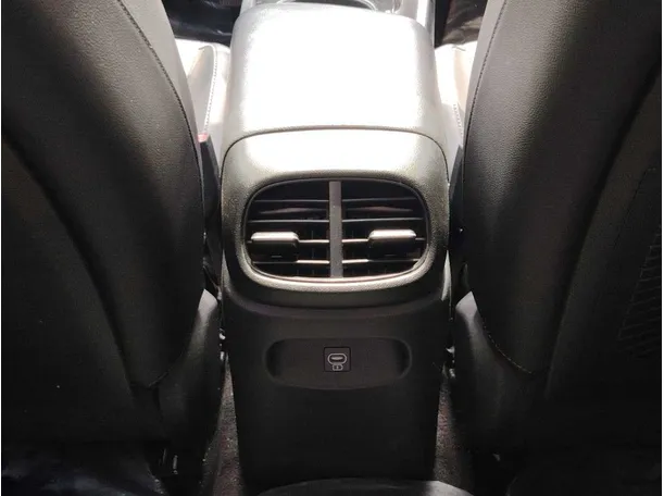 Car image 32
