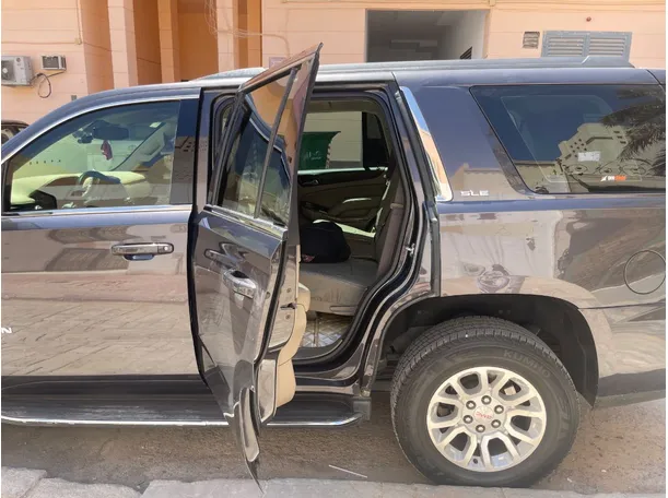 Car image 15