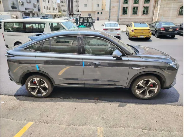 Car image 4