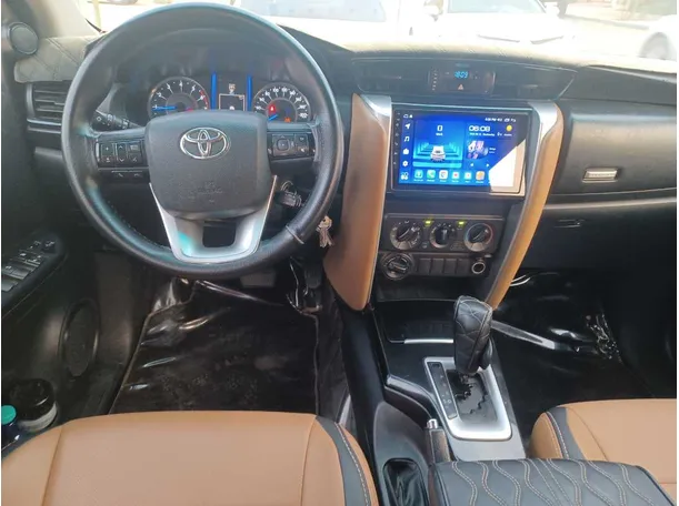 Car image 16