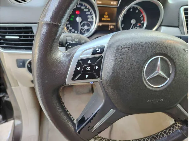 Car image 40