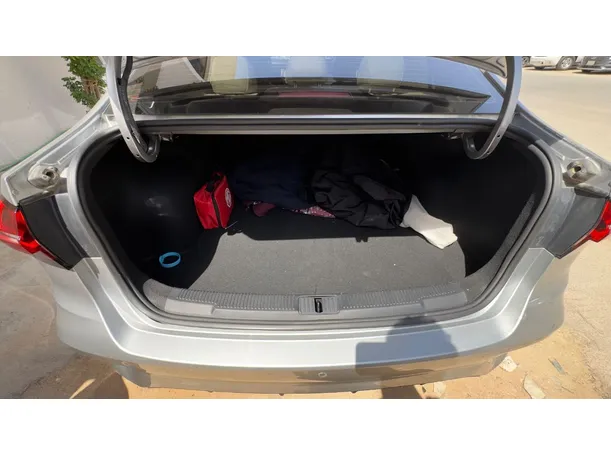 Car image 20