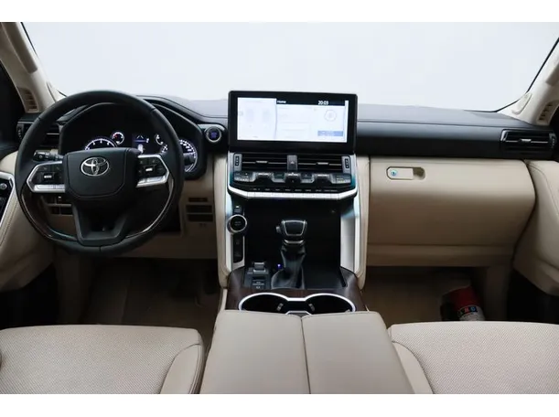 Car image 14