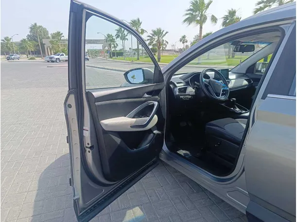 Car image 11