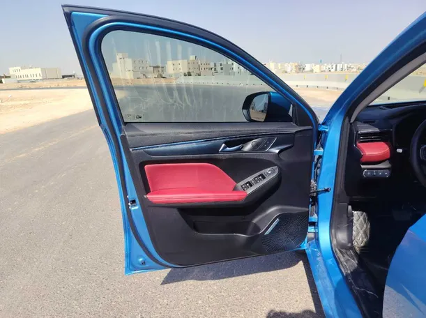 Car image 10