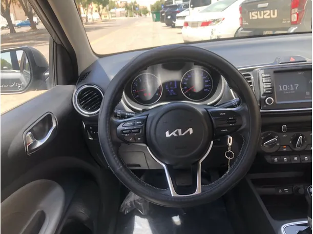 Car image 18