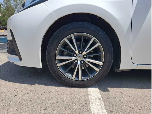 Car image 9