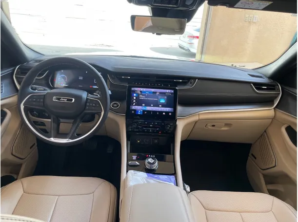Car image 18