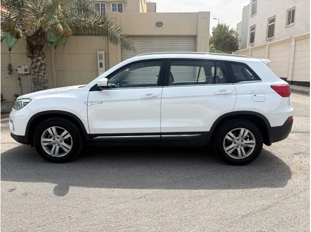 Car image 8