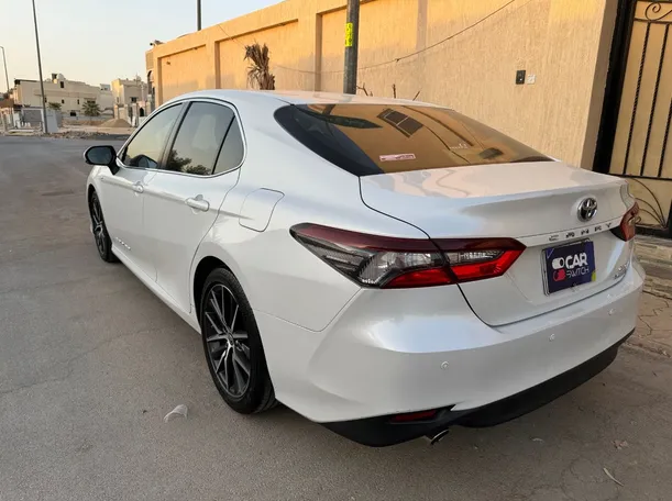 Car image 8