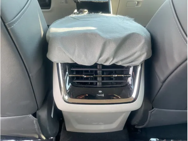 Car image 25
