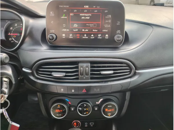 Car image 19