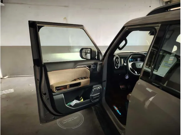 Car image 13