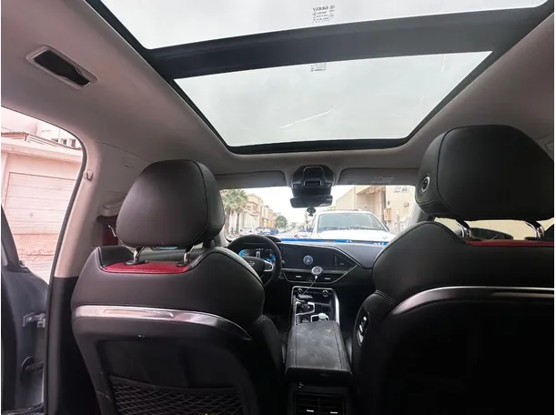 Car image 18
