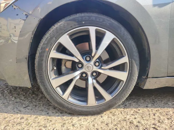 Car image 9