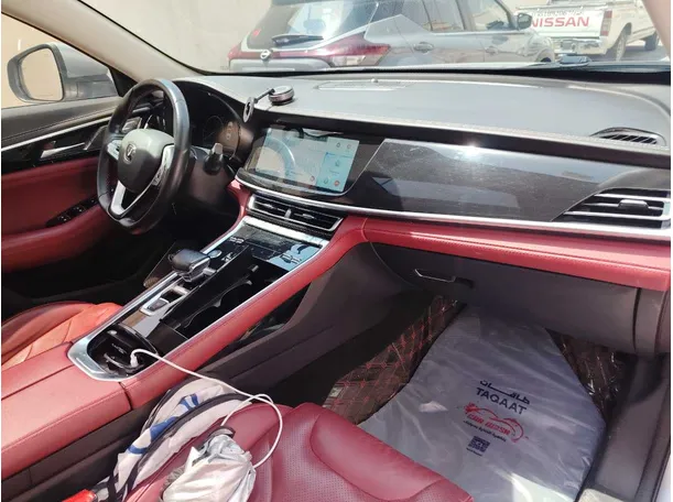 Car image 14
