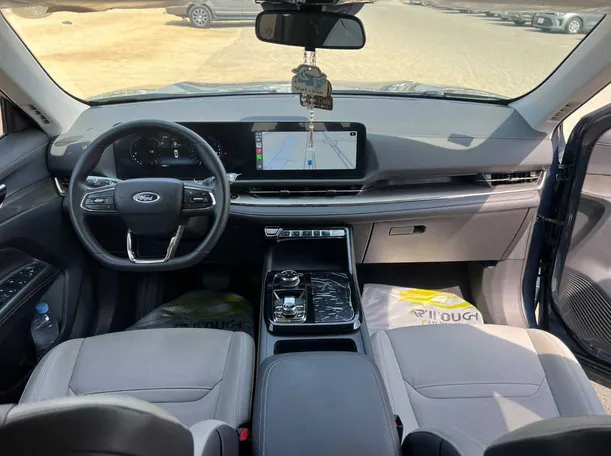 Car image 14